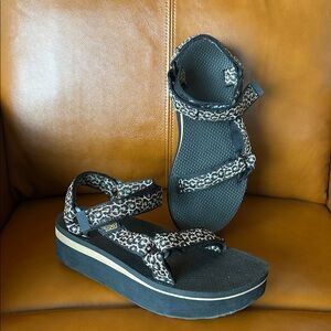 Teva Platform Sandals Size 8 | Cheetah | Chunky Comfort Sport Sandals | EUC